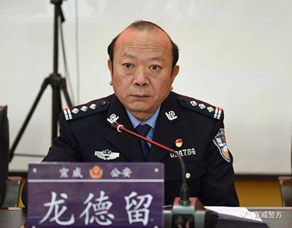 公安局政委與洗腳妹發生婚外情生子， 50萬買斷10年婚外情，兩老板買單