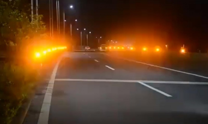 霧天行車安全智能誘導(dǎo)裝置