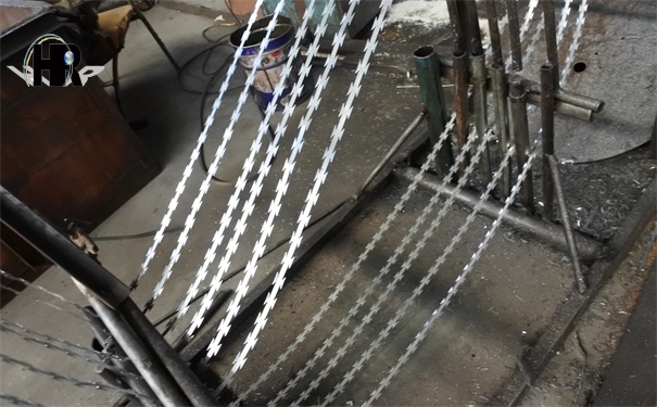 鍍鋅刺繩防護(hù)網(wǎng)在海邊的防腐性能實驗 鍍鋅刺繩防護(hù)網(wǎng)在海邊的防腐性能實驗